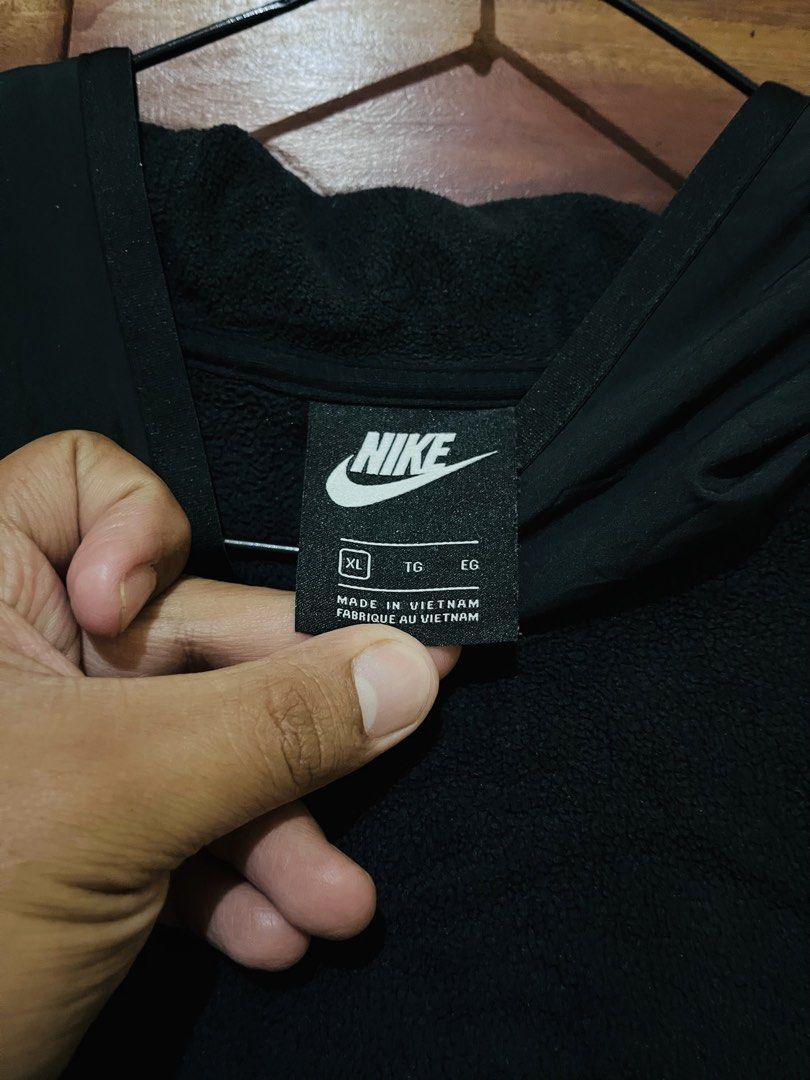 Nike fleece zebra hoddie (Category: Coats, Jackets and Outerwear) located in Tuguegarao City. Submitted by rodel_llanetaa (Listing ID 1465750910, Image 3). Description: Excellent conditon Size Xl on tag Width 23 Length 28 Color rate 9.8 Flaws none 950+Shippingfee!.