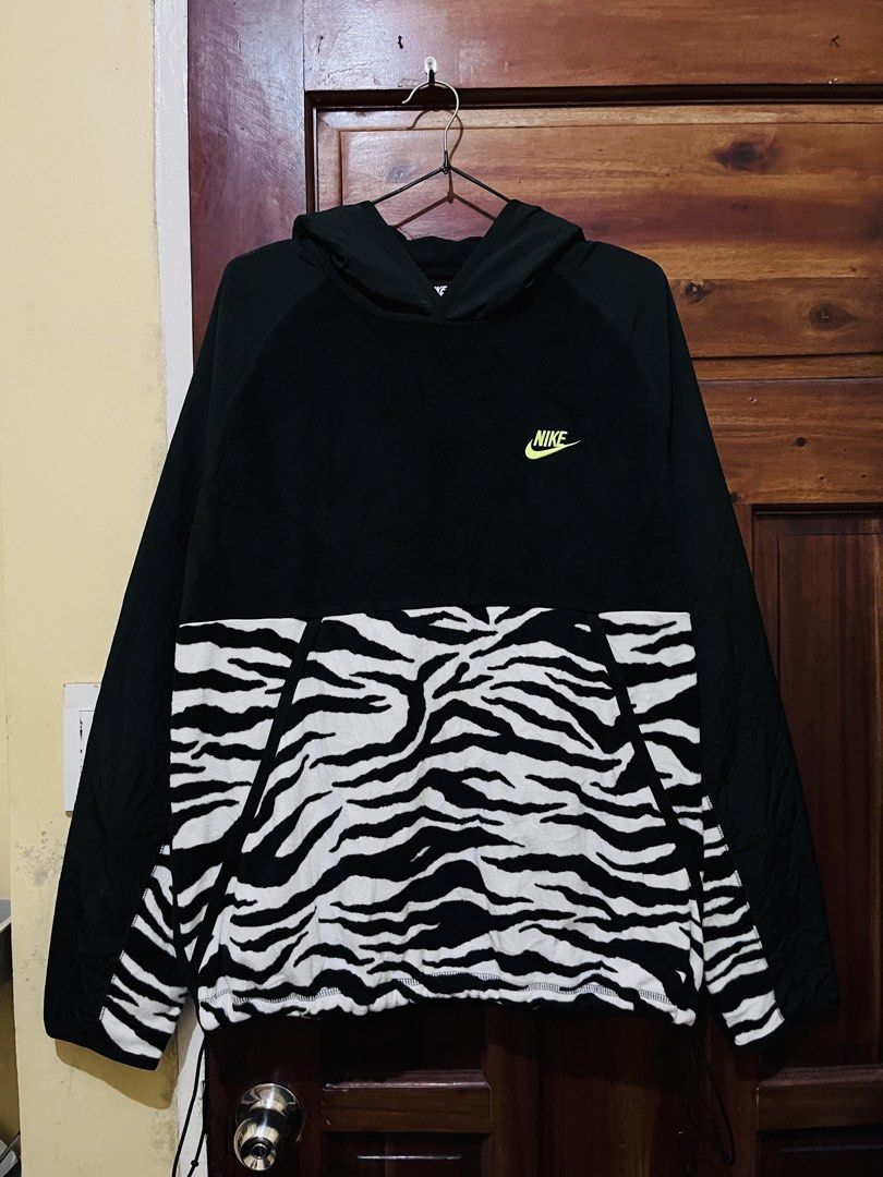 Nike fleece zebra hoddie (Category: Coats, Jackets and Outerwear) located in Tuguegarao City. Submitted by rodel_llanetaa (Listing ID 1465750910, Image 1). Description: Excellent conditon Size Xl on tag Width 23 Length 28 Color rate 9.8 Flaws none 950+Shippingfee!.