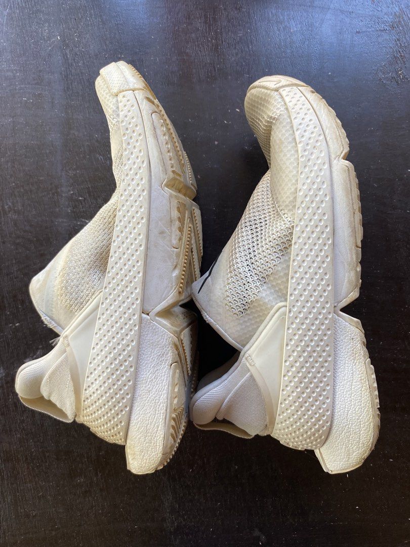Nike Flyease (Category: Sneakers) located in Baler. Submitted by rosacloset (Listing ID 1465632142, Image 2). Description: Bough this in Japan Size US 6.5 Women Selling as is No major flaw marumi lang but will clean before shipping Rfs: too many shoes Payment via gcash/bdo Shipping via j&t.