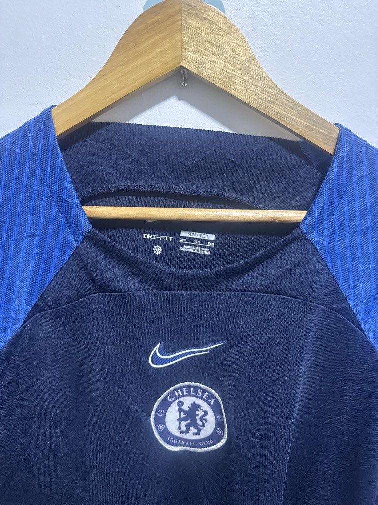 Nike football jersey (Category: Activewear) located in Santa Ana. Submitted by deyaaaan88 (Listing ID 1465700222, Image 2). Description: .