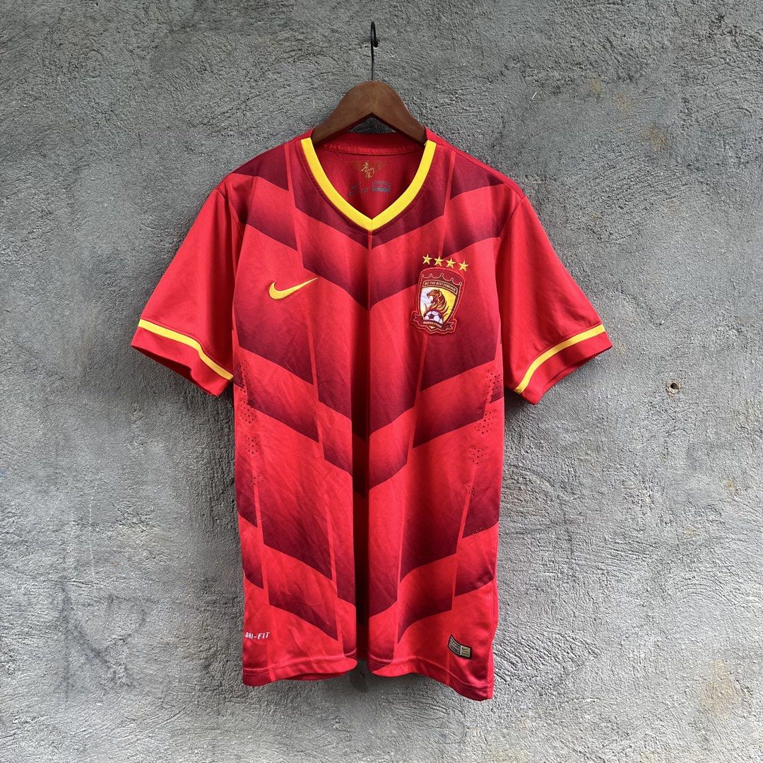 NIKE FOOTBALL SHIRT (Category: Tshirts & Polo Shirts ) located in Manila. Submitted by flippinn (Listing ID 1465607771, Image 1). Description: XL 21.5W 29.5L Wala na yung print sa likod Lalamove or J&t Express + Shipping fee .