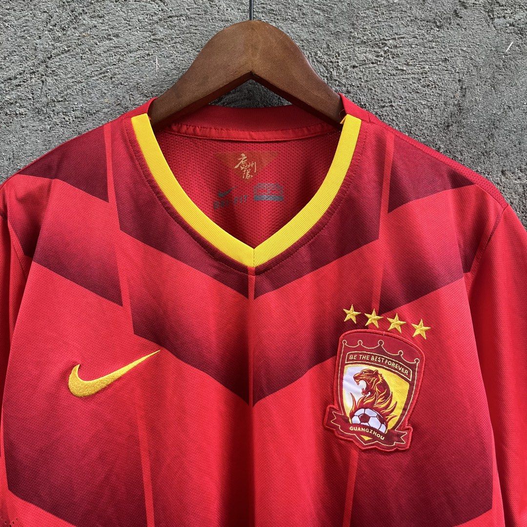 NIKE FOOTBALL SHIRT (Category: Tshirts & Polo Shirts ) located in Manila. Submitted by flippinn (Listing ID 1465607771, Image 3). Description: XL 21.5W 29.5L Wala na yung print sa likod Lalamove or J&t Express + Shipping fee .