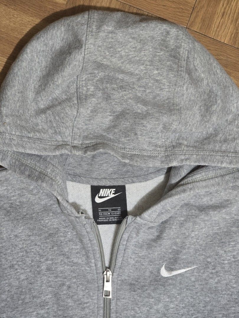 Nike Gray Hoodie (Category: Coats, Jackets and Outerwear) located in Manila. Submitted by gilbert0522 (Listing ID 1465653766, Image 3). Description: • NIKE Gray Hoodie • Color rate: 10/10 • Issue: No issue, just needs wash • Size: 20.5x25 • NEGOTIABLE TO SURE BUYER YOU CAN CHECK MY OTHER LISTINGS 👕 All Authentic/Original Preloved from South Korea 📍Sampaloc, Manila 🚚 JNT/Lalamove.