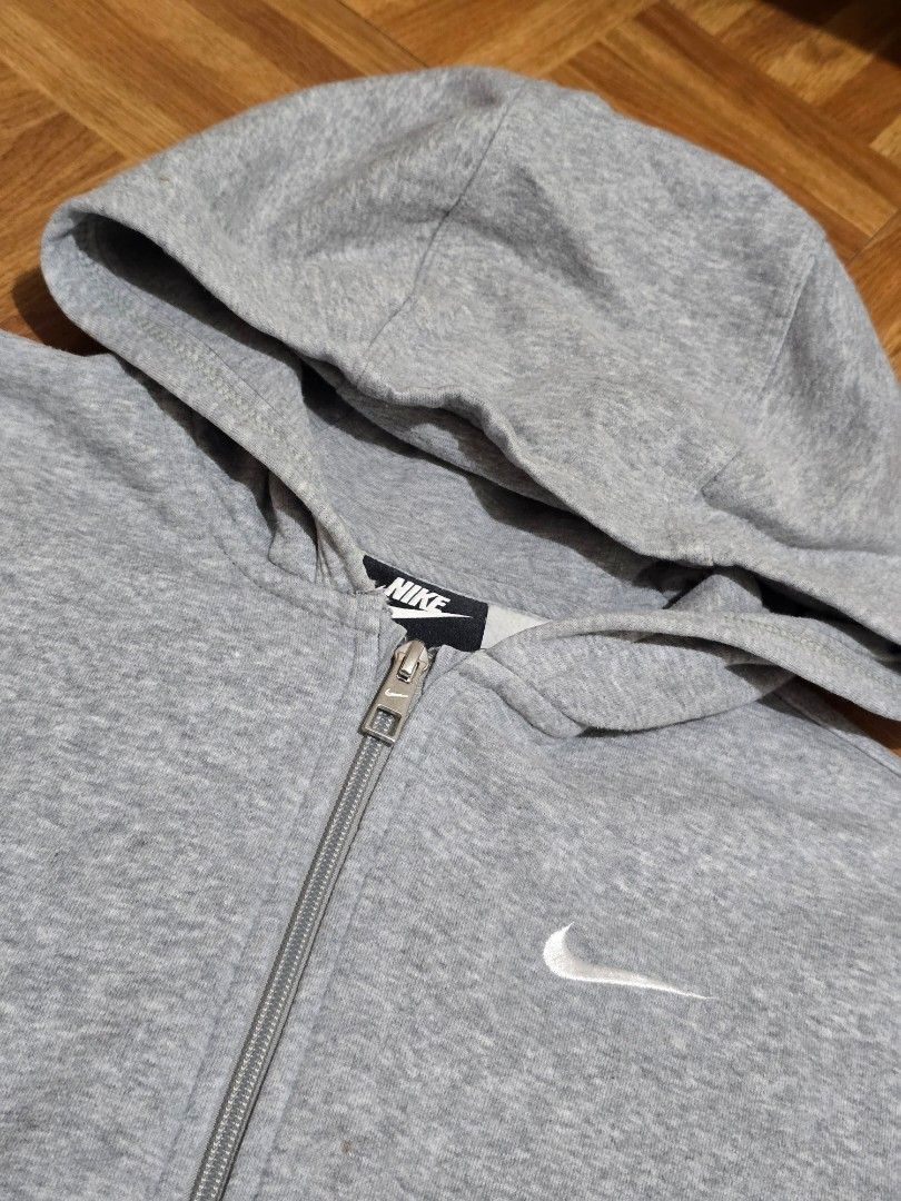 Nike Gray Hoodie (Category: Coats, Jackets and Outerwear) located in Manila. Submitted by gilbert0522 (Listing ID 1465653766, Image 2). Description: • NIKE Gray Hoodie • Color rate: 10/10 • Issue: No issue, just needs wash • Size: 20.5x25 • NEGOTIABLE TO SURE BUYER YOU CAN CHECK MY OTHER LISTINGS 👕 All Authentic/Original Preloved from South Korea 📍Sampaloc, Manila 🚚 JNT/Lalamove.