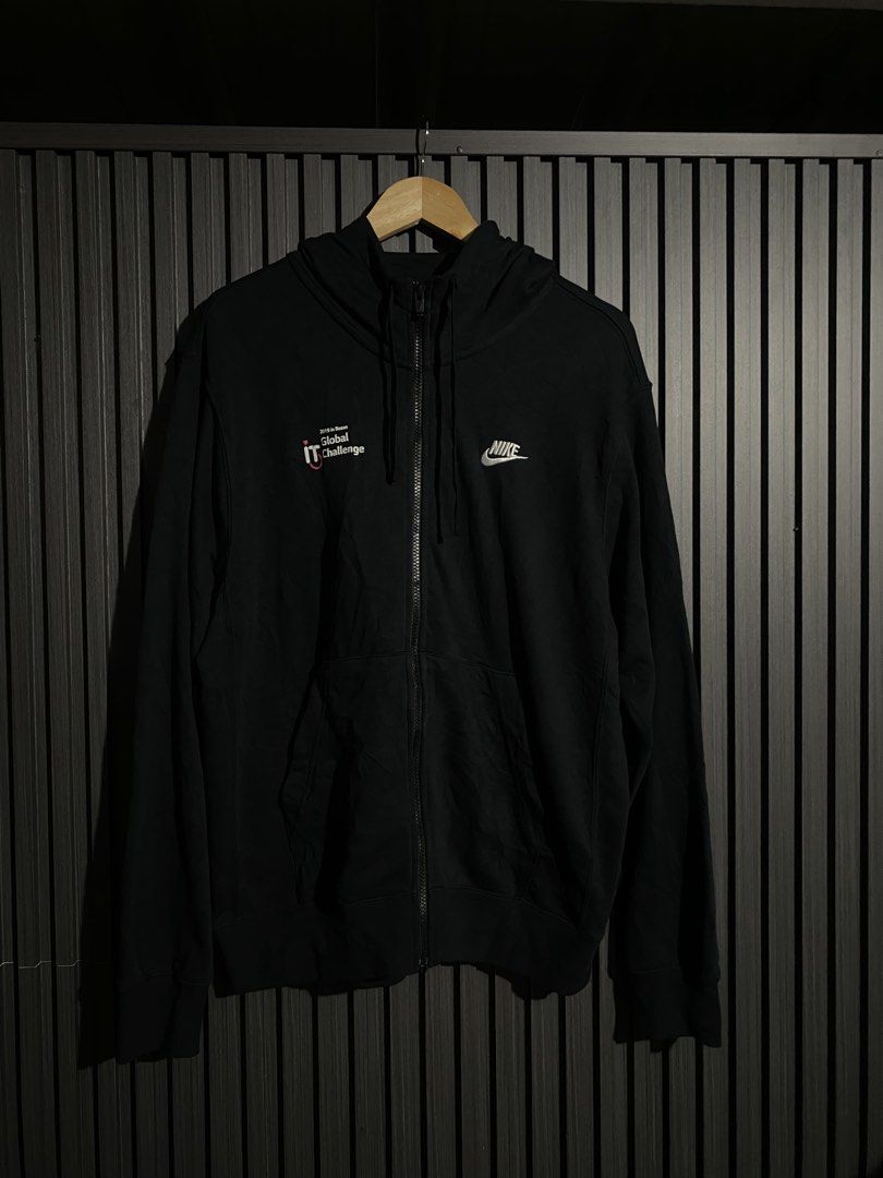 Nike hoodie (Category: Hoodies) located in Digos. Submitted by geo_thrift (Listing ID 1465721405, Image 1). Description: 23/29.