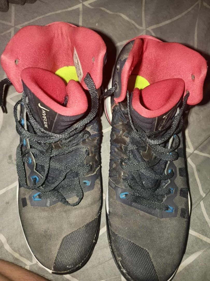 Nike Hyperdunk 2016 Basketball Shoes (Category: Sneakers) located in Caloocan City. Submitted by odinfrancisco.347 (Listing ID 1465701553, Image 3). Description: - Brand/Model: Nike Hyperdunk Basketball Shoes - Colorway: Black and Red - Size: Men's US 11 / EUR 45 / UK 10 - Features: High-top design, lace-up closure, Flywire cables for lockdown, Nike Zoom cushioning - Outsole: Rubber with multi-directional traction pattern - Condition: Normal sign