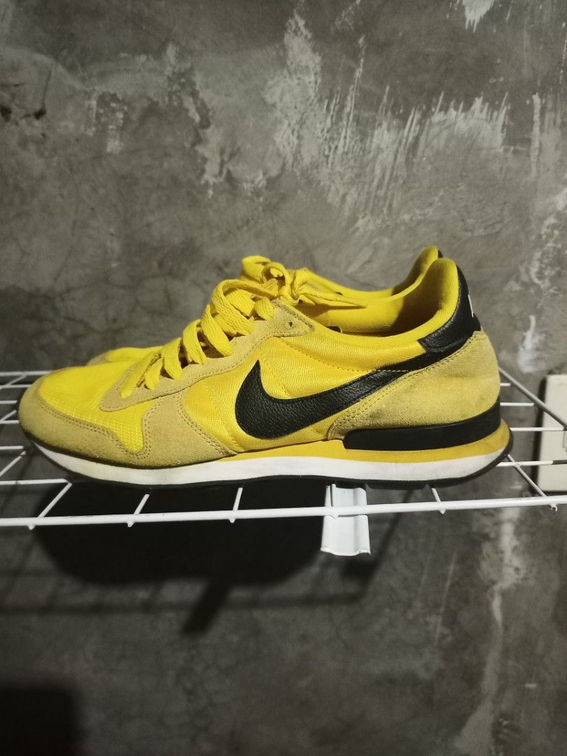 NIKE International list Yellow (Category: Sneakers) located in Mabalacat. Submitted by hasashoe (Listing ID 1465678600, Image 1). Description: SIZE ON PIC EXCELLENT CONDITION READY TO WEAR GOOD WORKING PERFORMANCE.