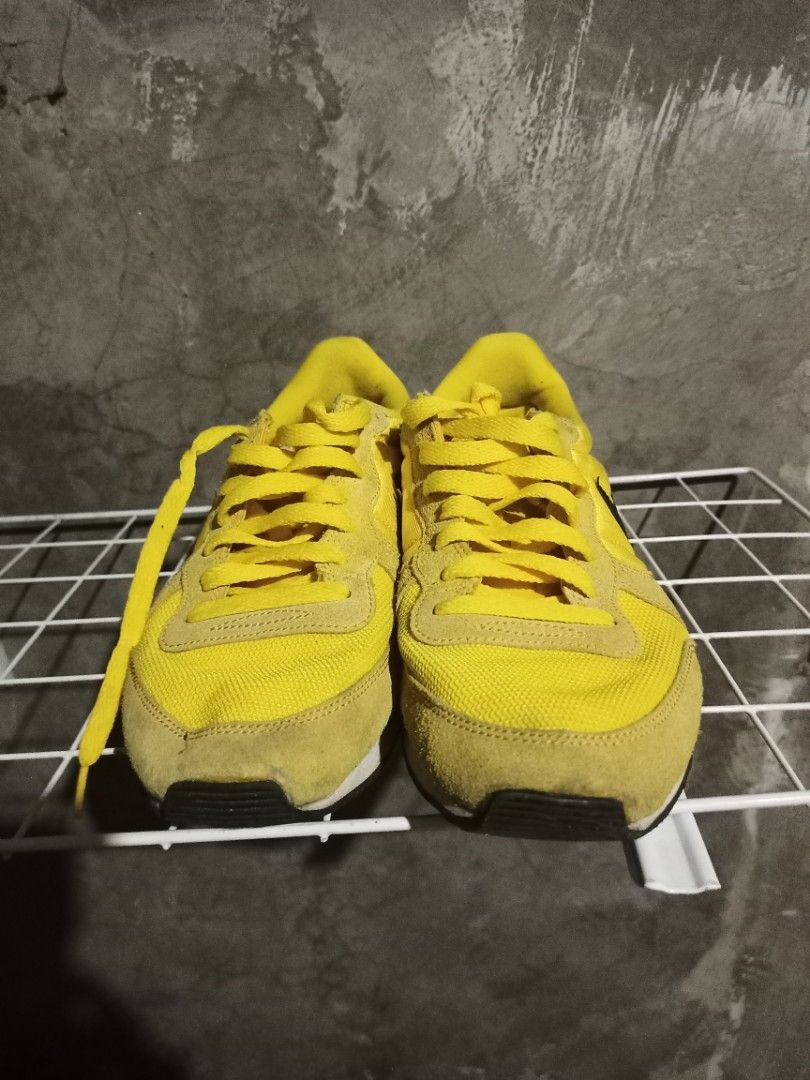 NIKE International list Yellow (Category: Sneakers) located in Mabalacat. Submitted by hasashoe (Listing ID 1465678600, Image 3). Description: SIZE ON PIC EXCELLENT CONDITION READY TO WEAR GOOD WORKING PERFORMANCE.