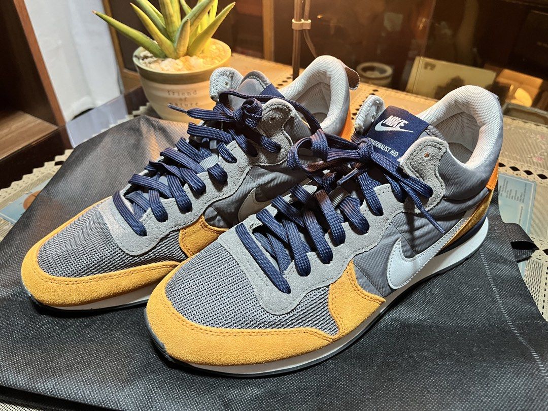 Nike Internationalist Mid (Category: Sneakers) located in Manila. Submitted by eliseriogl89460 (Listing ID 1465664176, Image 1). Description: .