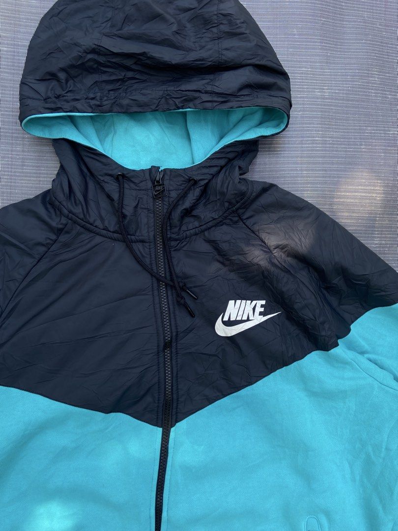 Nike Jacket (Category: Coats, Jackets and Outerwear) located in Panabo. Submitted by thrifty.red (Listing ID 1465656420, Image 2). Description: width:24 length:28 Large Excellent Condition Washable Stain .