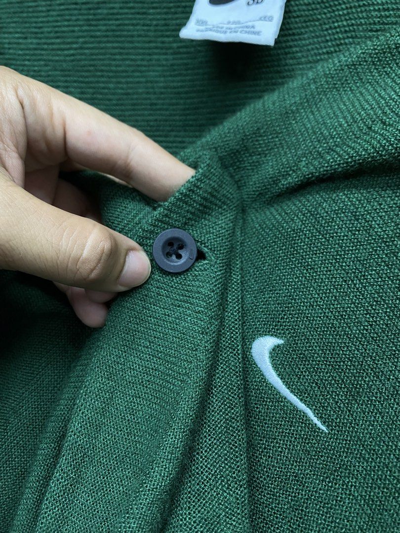 Nike knitted (Category: Coats, Jackets and Outerwear) located in Manila. Submitted by freshfindresale (Listing ID 1465621668, Image 3). Description: Mine: 399 2xl (25.5/32) Knitted Very good condition No flaws.