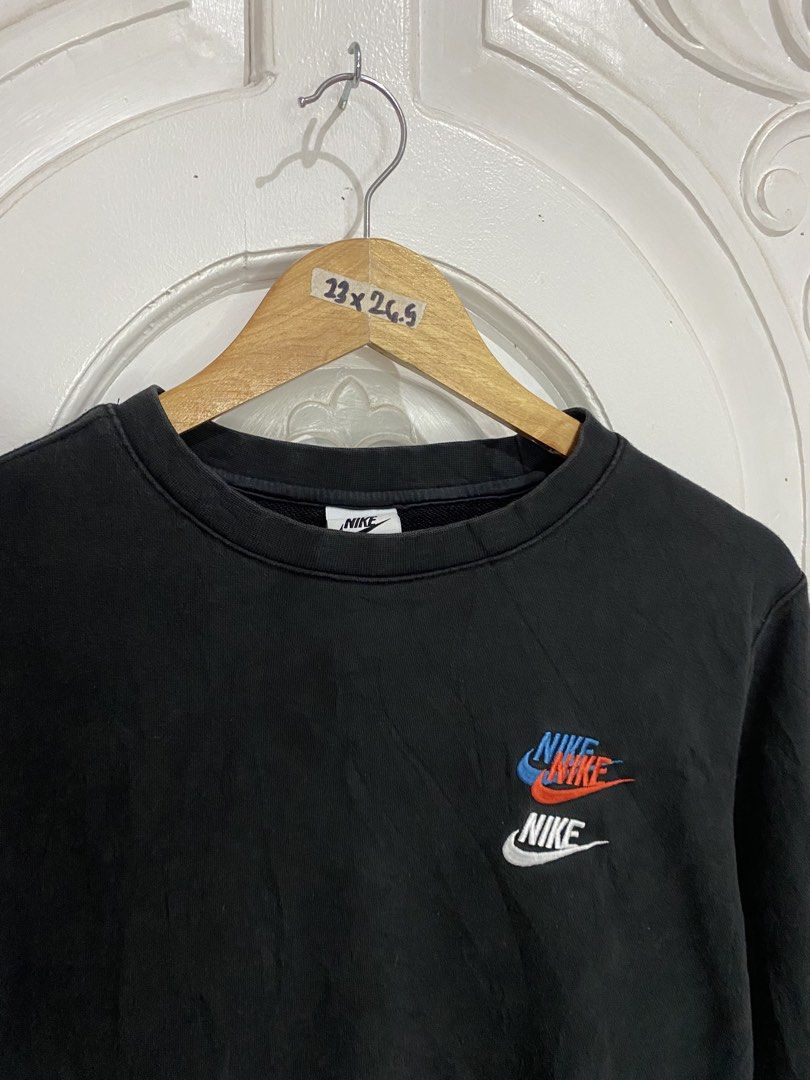 Nike Multi Swoosh Black Sweatshirt Medium DJ6914-010 (Category: Coats, Jackets and Outerwear) located in Manila. Submitted by giandaduya72151 (Listing ID 1465692954, Image 3). Description: SIZE SMALL-MEDIUM FIT 21.5x24.5 GOOD CONDITION NO ISSUE.