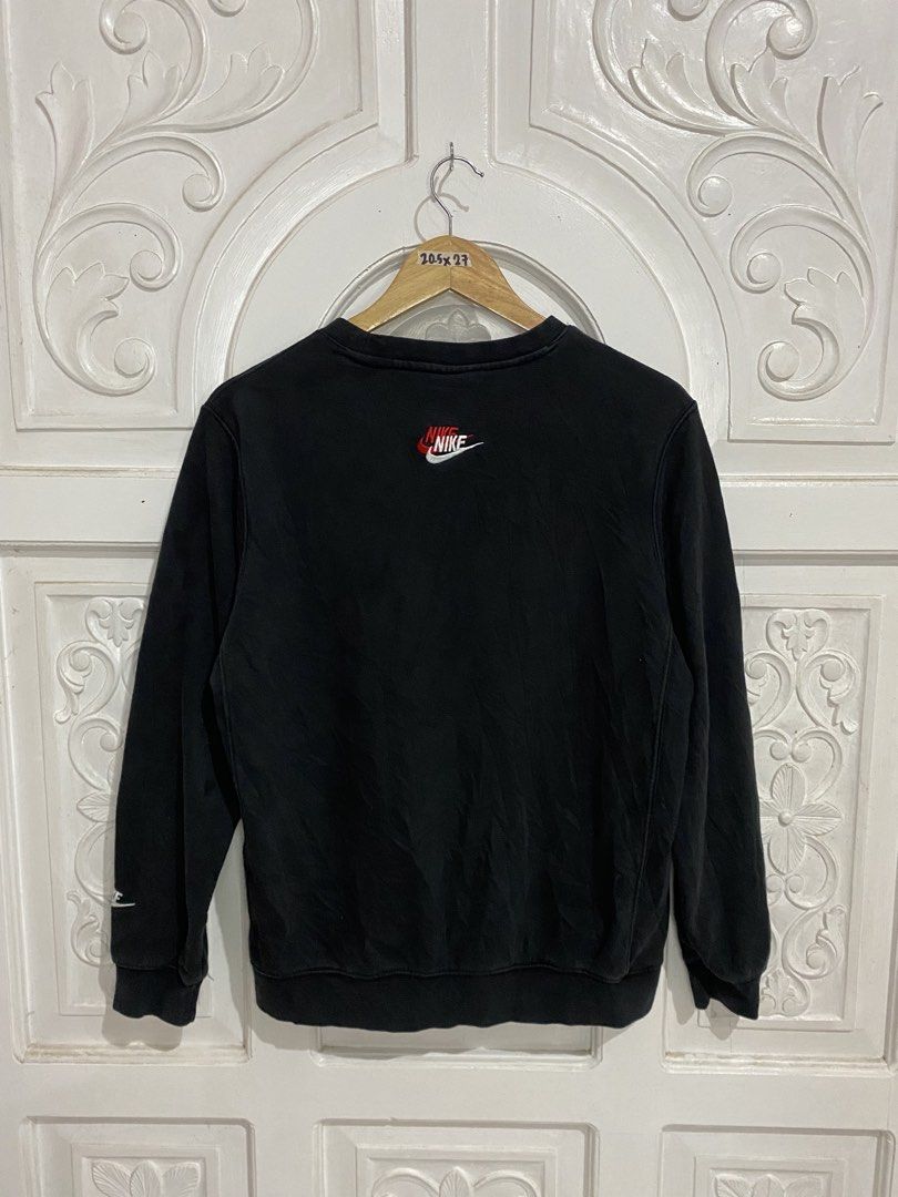 Nike Multi Swoosh Black Sweatshirt Medium DJ6914-010 (Category: Coats, Jackets and Outerwear) located in Manila. Submitted by giandaduya72151 (Listing ID 1465692954, Image 2). Description: SIZE SMALL-MEDIUM FIT 21.5x24.5 GOOD CONDITION NO ISSUE.