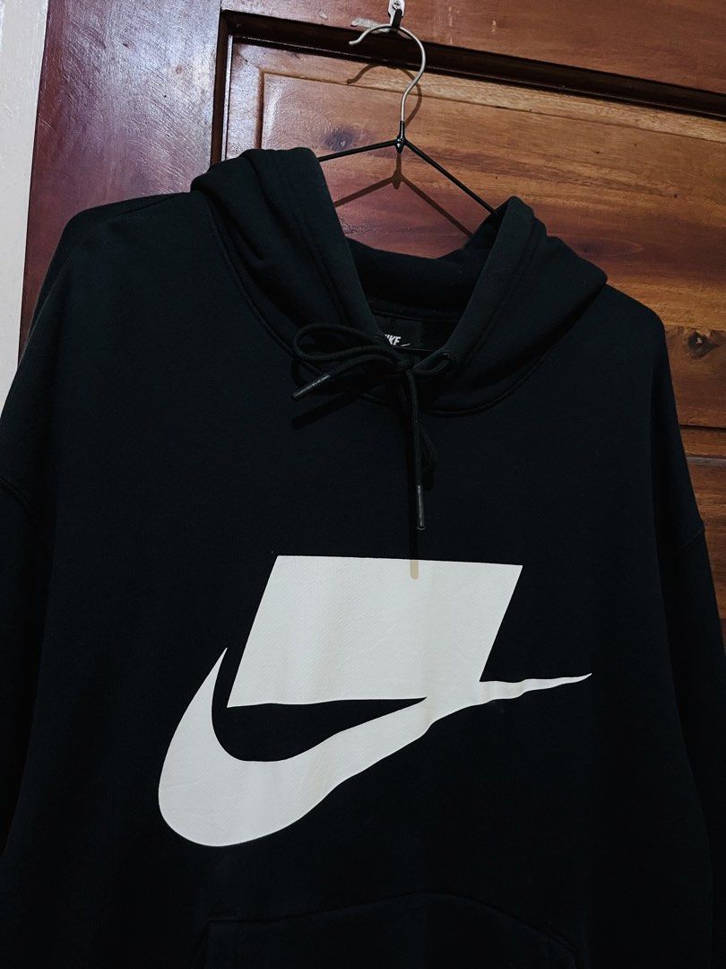 Nike NSW Hoddie (Category: Coats, Jackets and Outerwear) located in Tuguegarao City. Submitted by rodel_llanetaa (Listing ID 1465750585, Image 2). Description: Excellent conditon Size L on tag Width 23 Length 27 Color rate 9.8 Flaws none 999+Shippingfee!.