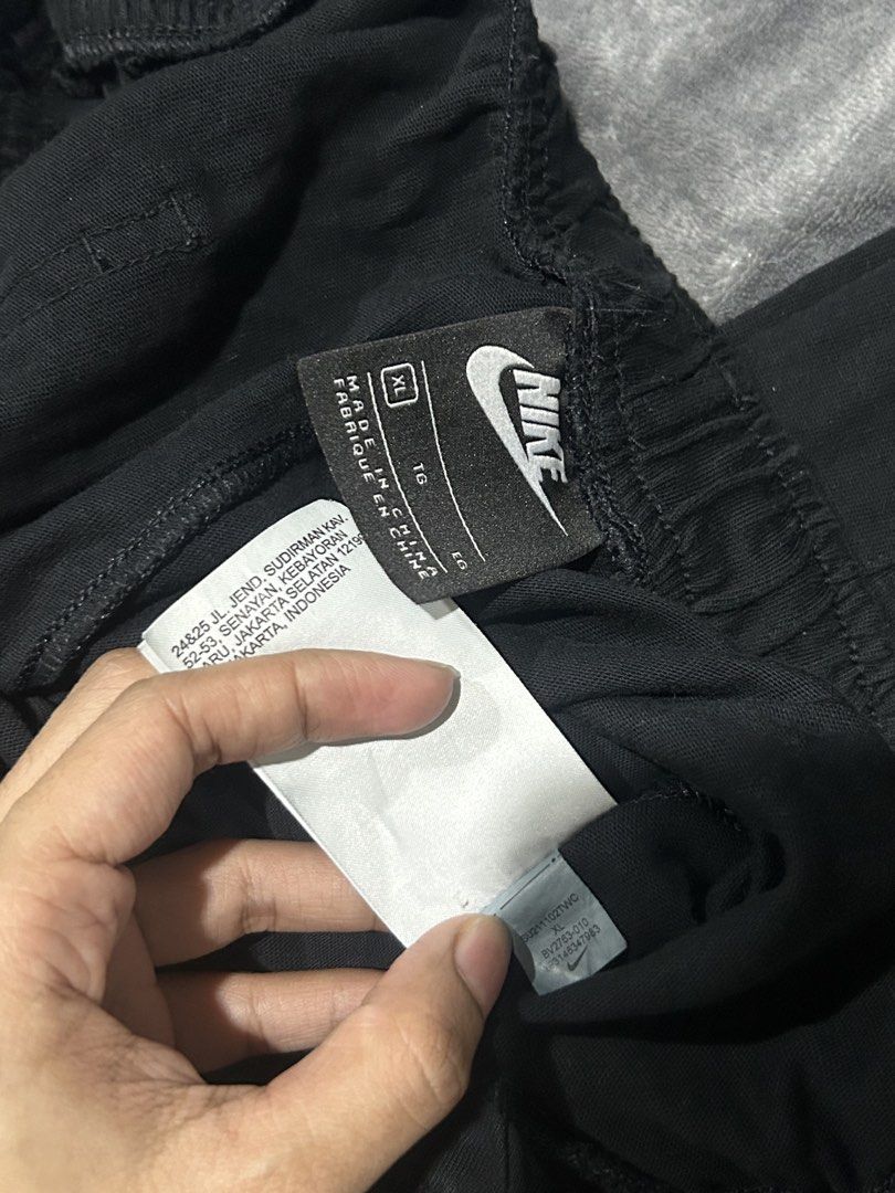 Nike Pants (Category: Joggers) located in Quezon City. Submitted by bunnyrack.co (Listing ID 1465751696, Image 2). Description: 📍commonwealth, qc shipping via jnt or lalamove.