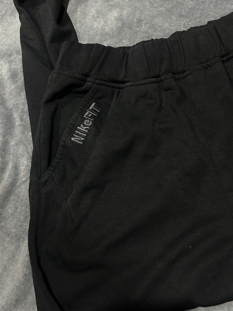 Nike Pants (Category: Tshirts & Polo Shirts ) located in Quezon City. Submitted by bunnyrack.co (Listing ID 1465751785, Image 2). Description: 📍commonwealth, qc shipping via jnt or lalamove.