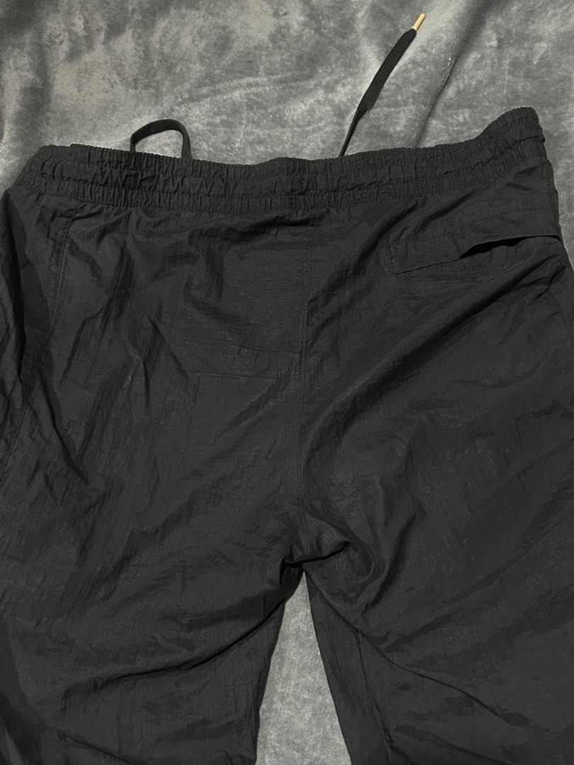 Nike Pants (Category: Trousers) located in Quezon City. Submitted by bunnyrack.co (Listing ID 1465751903, Image 3). Description: issue on pic sa loob lang yung punit hindi kita sa labas 📍commonwealth, qc shipping via jnt or lalamove.