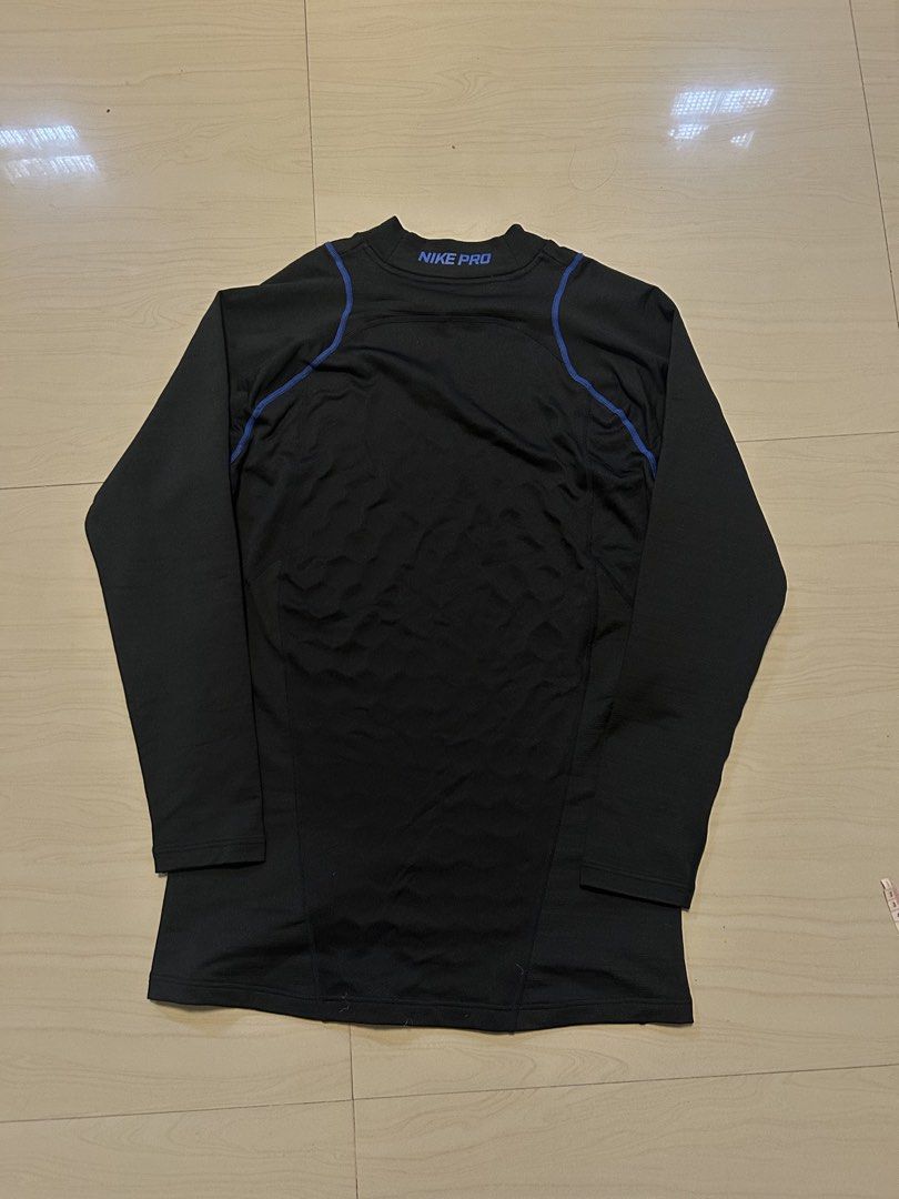 Nike Pro Hyperwarm Long Sleeve Compression Top Black Blue (Category: Activewear) located in Dasmarinas. Submitted by zn_upcldtrs (Listing ID 1465638022, Image 2). Description: - 21 W / 30 L - Excellent Condition - No Issue.