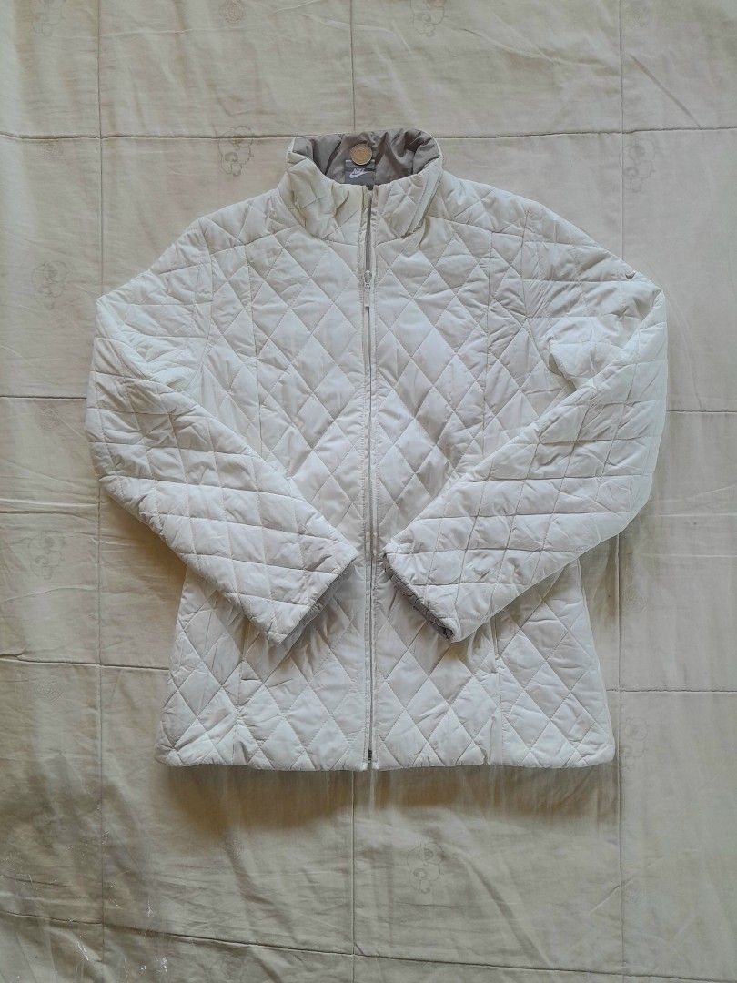 Nike puffer jacket (Category: Coats, Jackets and Outerwear) located in Catbalogan. Submitted by vastgem_fe5620 (Listing ID 1465620203, Image 1). Description: dm nalngg.