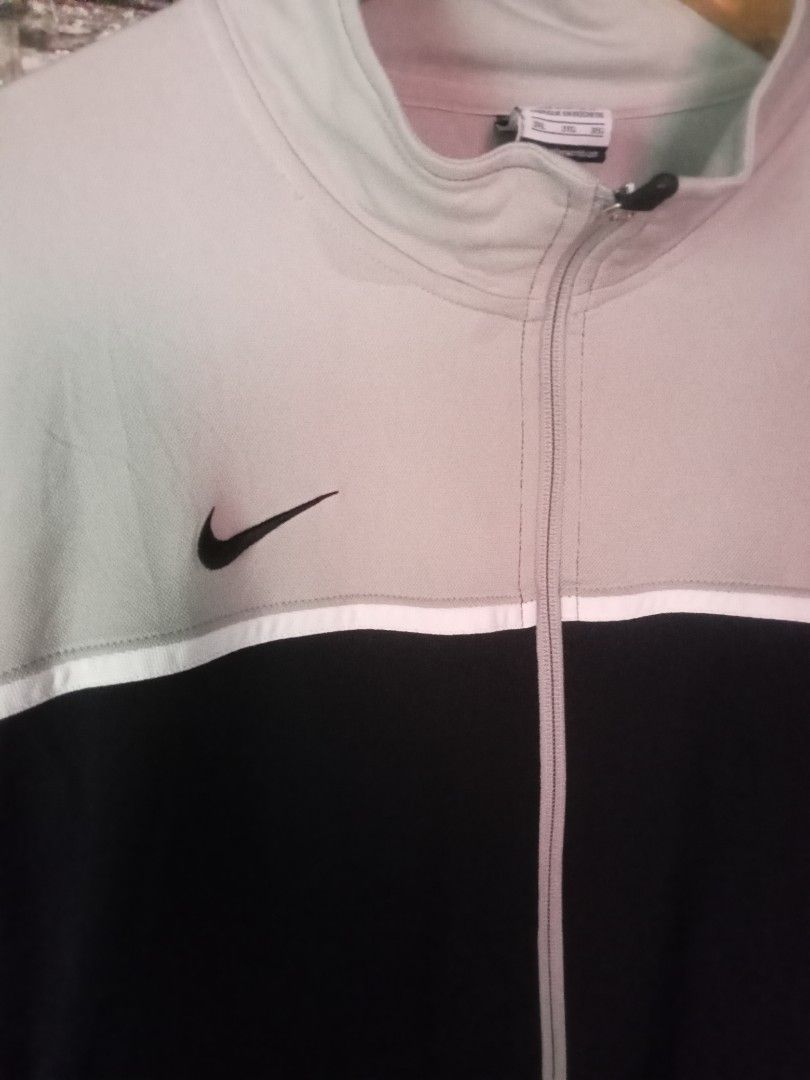 Nike siade (Category: Activewear) located in Cavite. Submitted by goodluckythrifty (Listing ID 1465630746, Image 3). Description: .