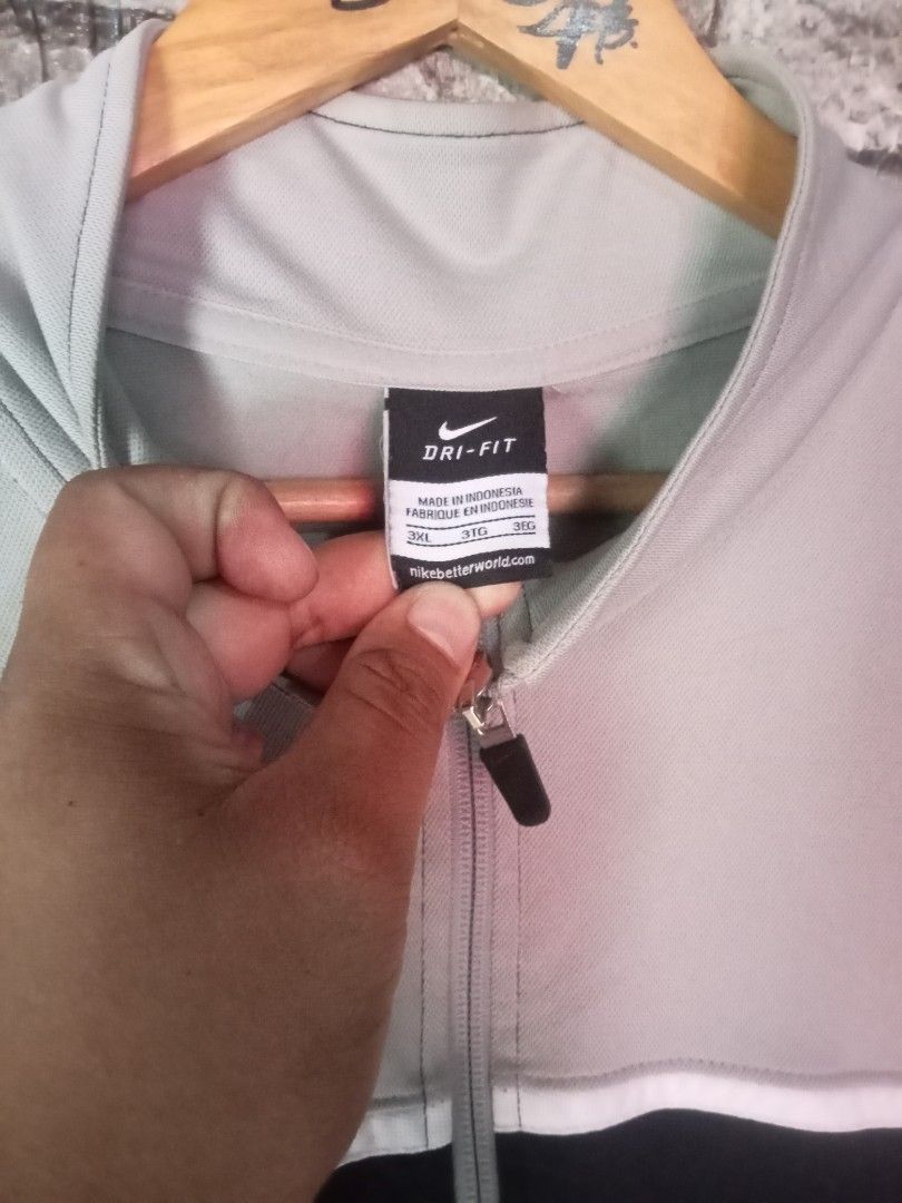 Nike siade (Category: Activewear) located in Cavite. Submitted by goodluckythrifty (Listing ID 1465630746, Image 2). Description: .