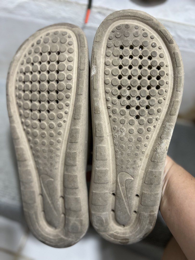 Nike slides (Category: Slippers and slides) located in Cabanatuan. Submitted by happythriftbyshidshin (Listing ID 1465603638, Image 2). Description: See pics for deets.