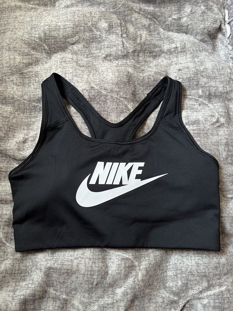 Nike sports bra (Category: Activewear) located in Davao. Submitted by hev-adi (Listing ID 1465614727, Image 1). Description: Nike sports bra Size large in excellent condition 🏷️350.