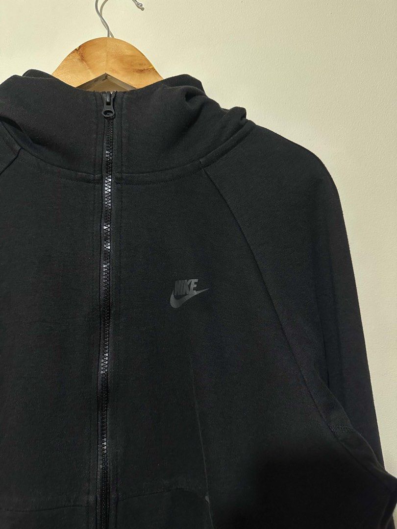 Nike tech fleece (hood) (Category: Coats, Jackets and Outerwear) located in Manila. Submitted by nikedropperz (Listing ID 1465717891, Image 2). Description: need wash.