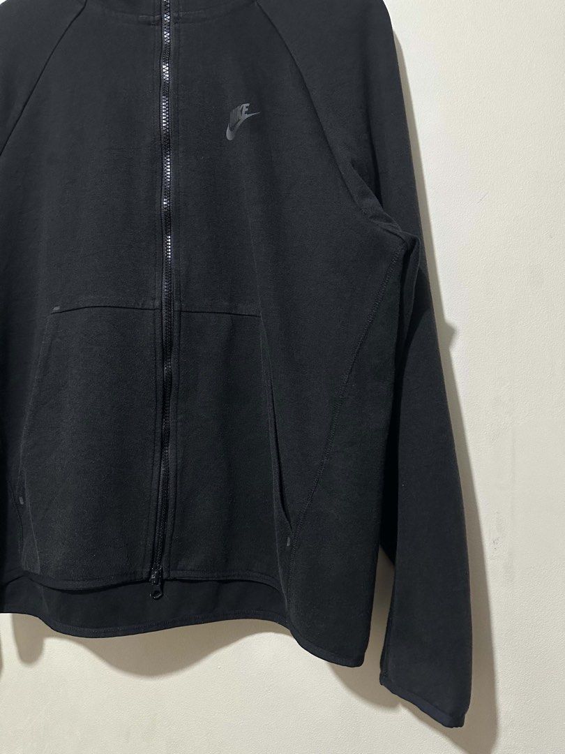 Nike tech fleece (hood) (Category: Coats, Jackets and Outerwear) located in Manila. Submitted by nikedropperz (Listing ID 1465717891, Image 1). Description: need wash.