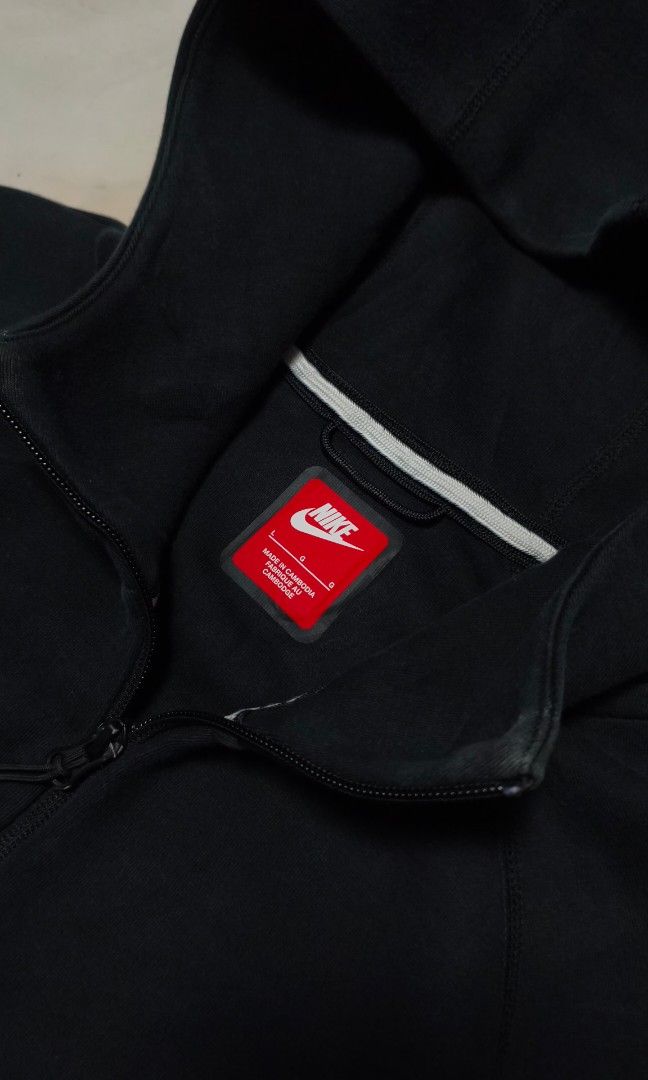 NIKE TECHFLEECE (Category: Hoodies) located in Calamba. Submitted by luckthriftph (Listing ID 1465716976, Image 3). Description: PTPA FOR SALE NIKE TECHFLEECE AUTHENTIC/LEGIT DIMES: 23.5W X 28L CONDITION: EXCELLENT COLOR RATE: 9.3/10 ISSUE: NONE MINE: 1300 + SHIP OR BEST OFFER LOCATION: CALAMBA, LAGUNA COURIER: JNT, LALAMOVE, IF LBC COP ONLY.