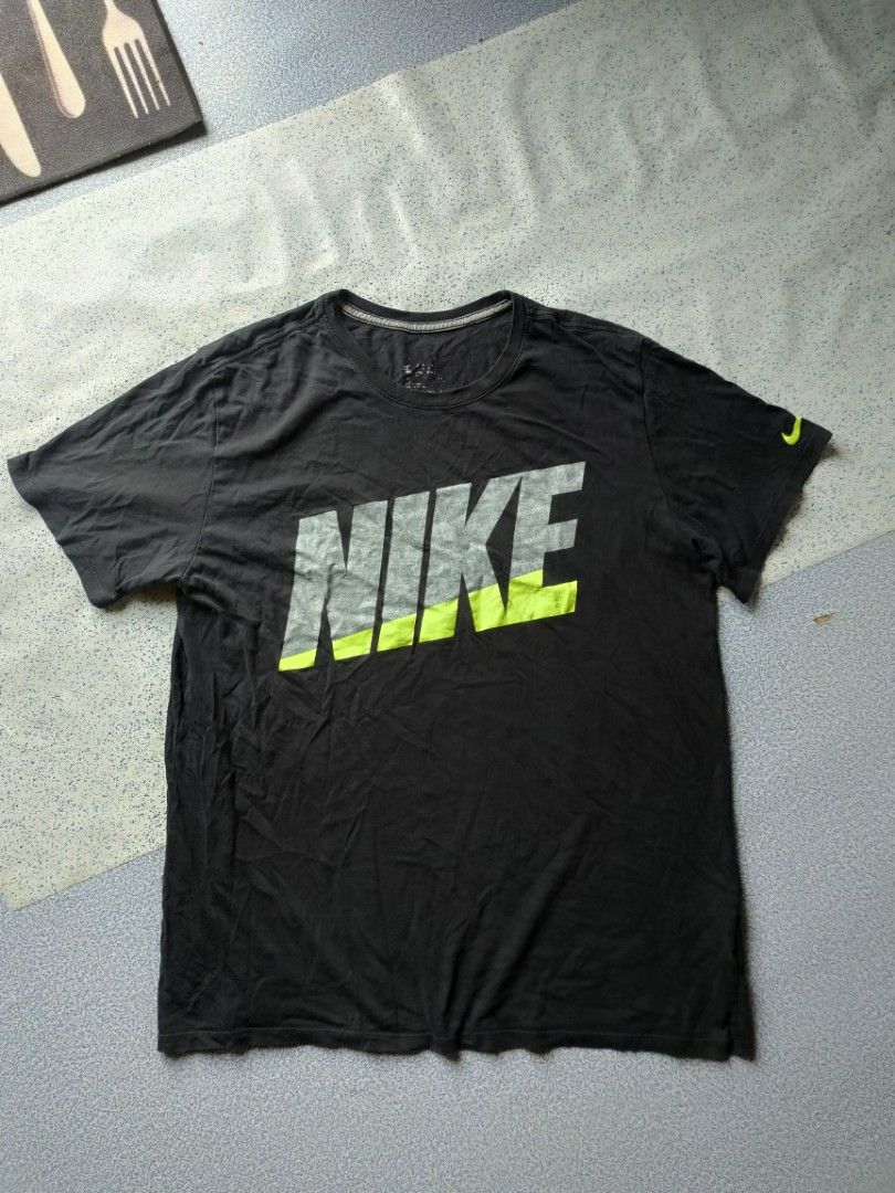 NIKE TEE (Category: Tshirts & Polo Shirts ) located in Davao. Submitted by LloydThrifter16 (Listing ID 1465664313, Image 1). Description: .