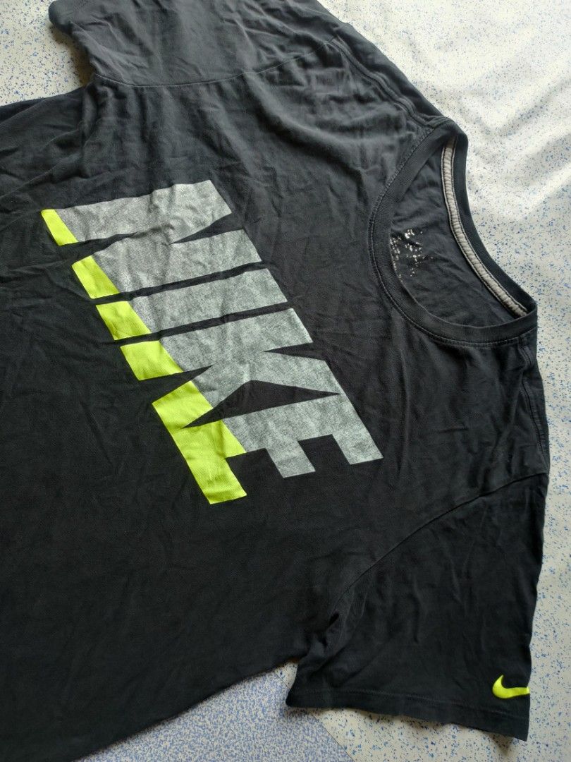 NIKE TEE (Category: Tshirts & Polo Shirts ) located in Davao. Submitted by LloydThrifter16 (Listing ID 1465664313, Image 2). Description: .