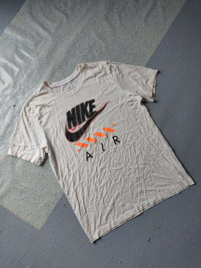 NIKE TEE (Category: Tshirts & Polo Shirts ) located in Davao. Submitted by LloydThrifter16 (Listing ID 1465664548, Image 1). Description: .