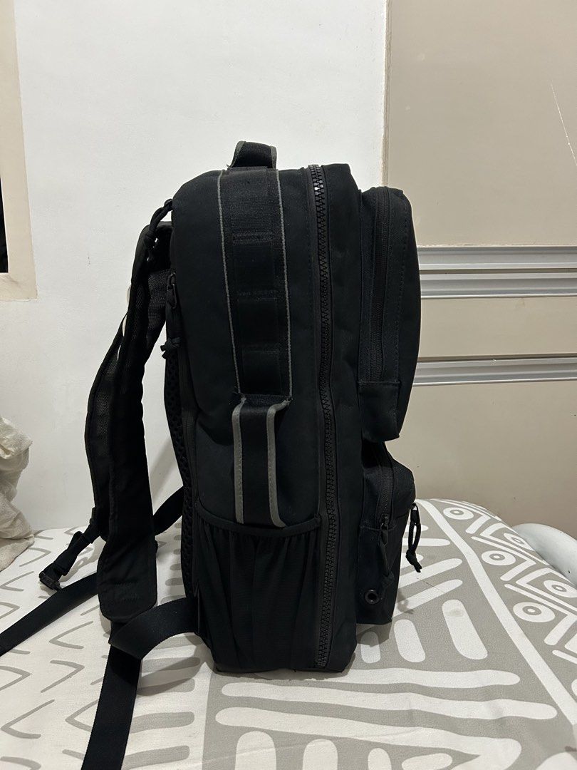 Nike Utility Elite Backpack 32L (Category: Backpacks) located in Davao. Submitted by ichigobosshater (Listing ID 1465699220, Image 3). Description: bnew condition authentic 32L used around 2weeks lg for duty no issues just pm! location: davao buyers expense for shipping fee.