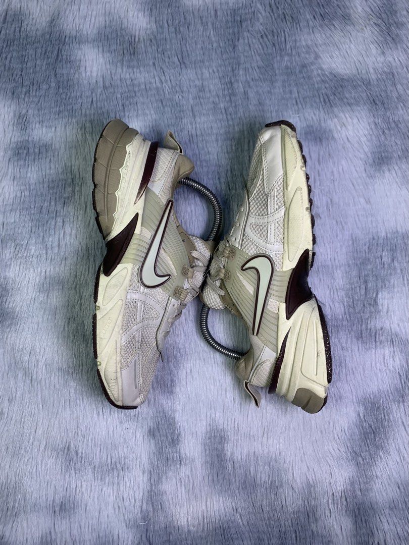 NIKE V2K RUN LIGHT OREWOOD BROWN (Category: Sneakers) located in Quezon City. Submitted by shooz.kartel (Listing ID 1465756117, Image 2). Description: For sale only‼️ NIKE V2K RUN LIGHT OREWOOD BROWN Excellent condition No major issues Size 8 us 39 euro 25 cm 1450 + sf only Legit/Authentic 💯 Pm for fast transact! 📩 Can do ship nationwide MOP: paymaya, bank transfer or gcash Location: Metro manila.