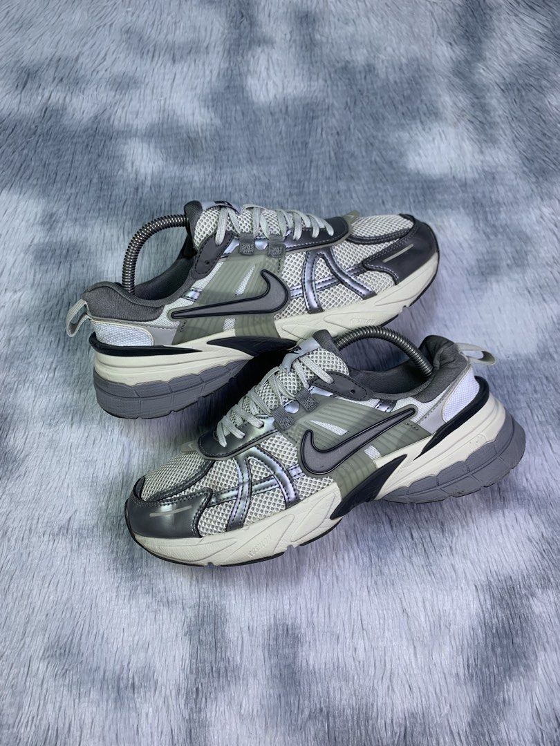 NIKE V2K RUN PURE PLATINUM WOLF GREY (Category: Sneakers) located in Quezon City. Submitted by shooz.kartel (Listing ID 1465758479, Image 1). Description: For sale only‼️ NIKE V2K RUN PURE PLATINUM WOLF GREY Excellent condition No major issues Size 8 us 41 euro 26 cm 1850 + sf only Legit/Authentic 💯 Pm for fast transact! 📩 Can do ship nationwide MOP: paymaya, bank transfer or gcash Location: Metro manila.