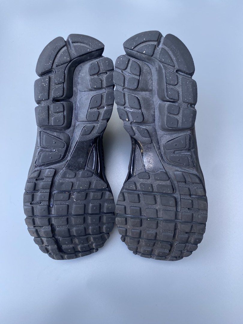 Nike Vomero 5 Triple Black (Category: Sneakers) located in Iligan City. Submitted by jackofall.sole (Listing ID 1465613099, Image 3). Description: Nike Vomero 5 Triple Black US 7.5 | EUR 40.5 | 25.5CM -Excellent condition, fresh outsole, slight deform on left shoe left swoosh (unnoticeable when worn).