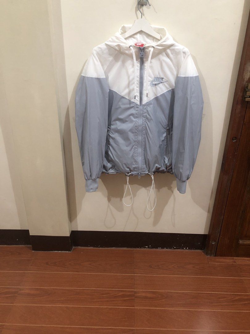 Nike Windbreaker Jacket (Category: Coats, Jackets and Outerwear) located in Oas. Submitted by alithrifthunter (Listing ID 1465664831, Image 2). Description: .