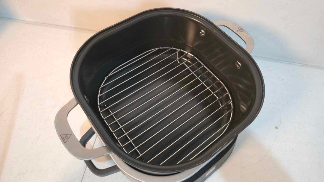 Ninja Foodi Possible Cooker (Category: Cookers) located in Rizal. Submitted by mikz_1303 (Listing ID 1465696084, Image 3). Description: Ninja Foodi Possible Cooker Australian mall pull out Used display/demo unit 220V No issue Model:MC1101ANZ .