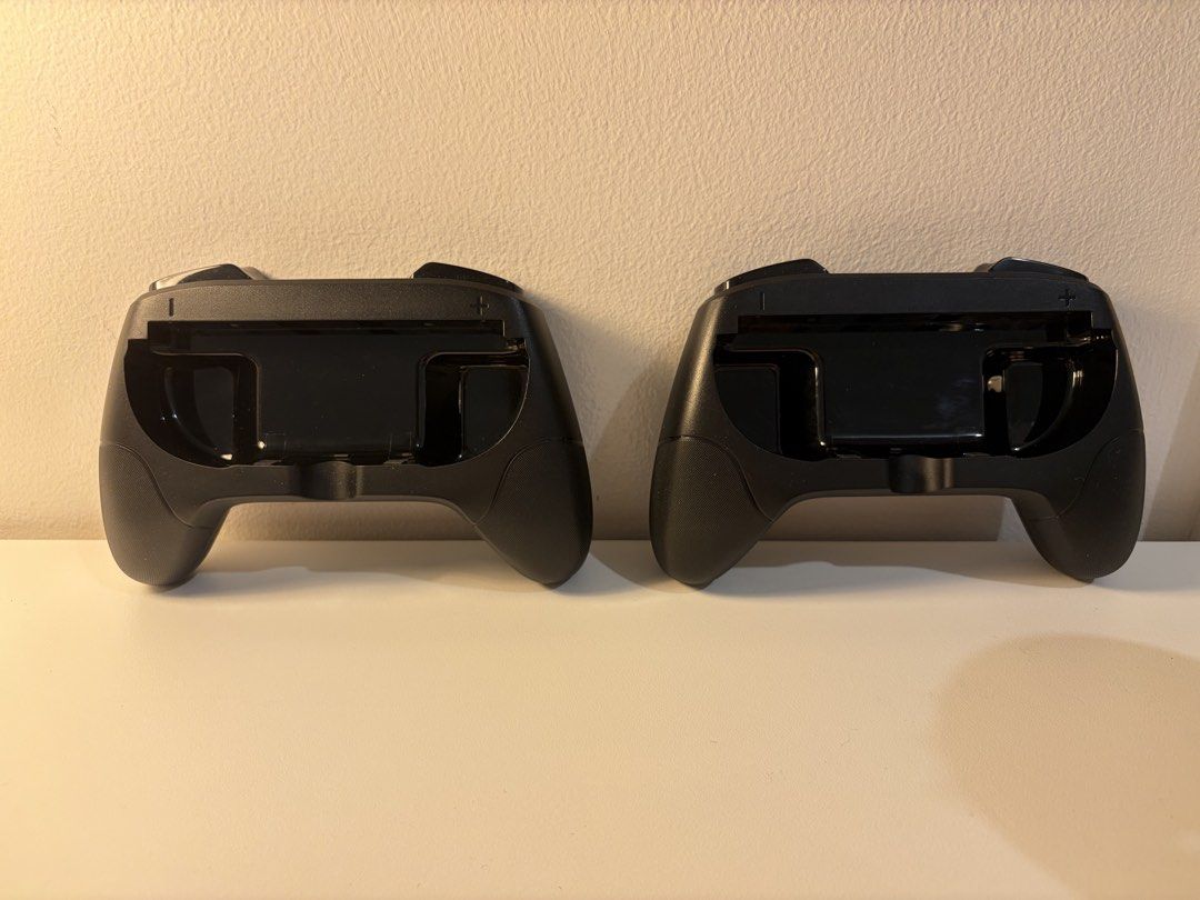 Nintendo Switch 2 Joy-con Grip (Category: Controllers) located in Mandaluyong City. Submitted by jgdeclutter1 (Listing ID 1465679667, Image 1). Description: Bought additional controllers, so I no longer need the extra grip. Price: ₱200 for both • Lightly used • No issues • No scratches • In good condition 📍 Meet-up: SM Megamall or Ayala 30th 📦 Can also arrange shipping if preferred. .