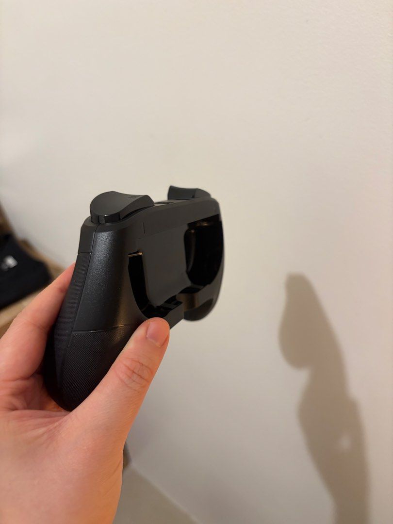 Nintendo Switch 2 Joy-con Grip (Category: Controllers) located in Mandaluyong City. Submitted by jgdeclutter1 (Listing ID 1465679667, Image 3). Description: Bought additional controllers, so I no longer need the extra grip. Price: ₱200 for both • Lightly used • No issues • No scratches • In good condition 📍 Meet-up: SM Megamall or Ayala 30th 📦 Can also arrange shipping if preferred. .