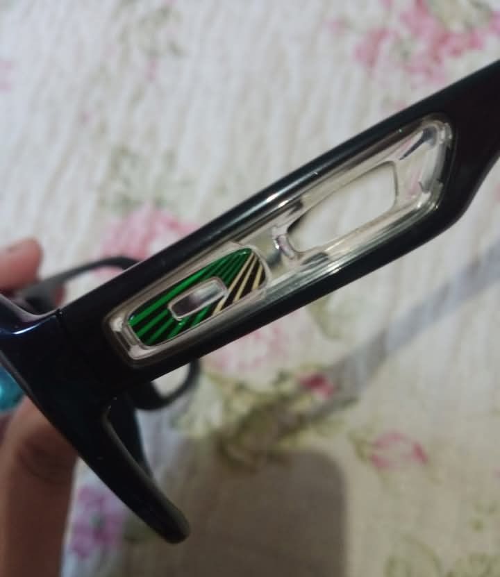 OAKLEY DESPATCH 2 (Category: Sunglasses & Eyewear) located in Klang. Submitted by mvikhail (Listing ID 1465597678, Image 2). Description: condition leg - fix lens rosak. xde calar. authentic item..