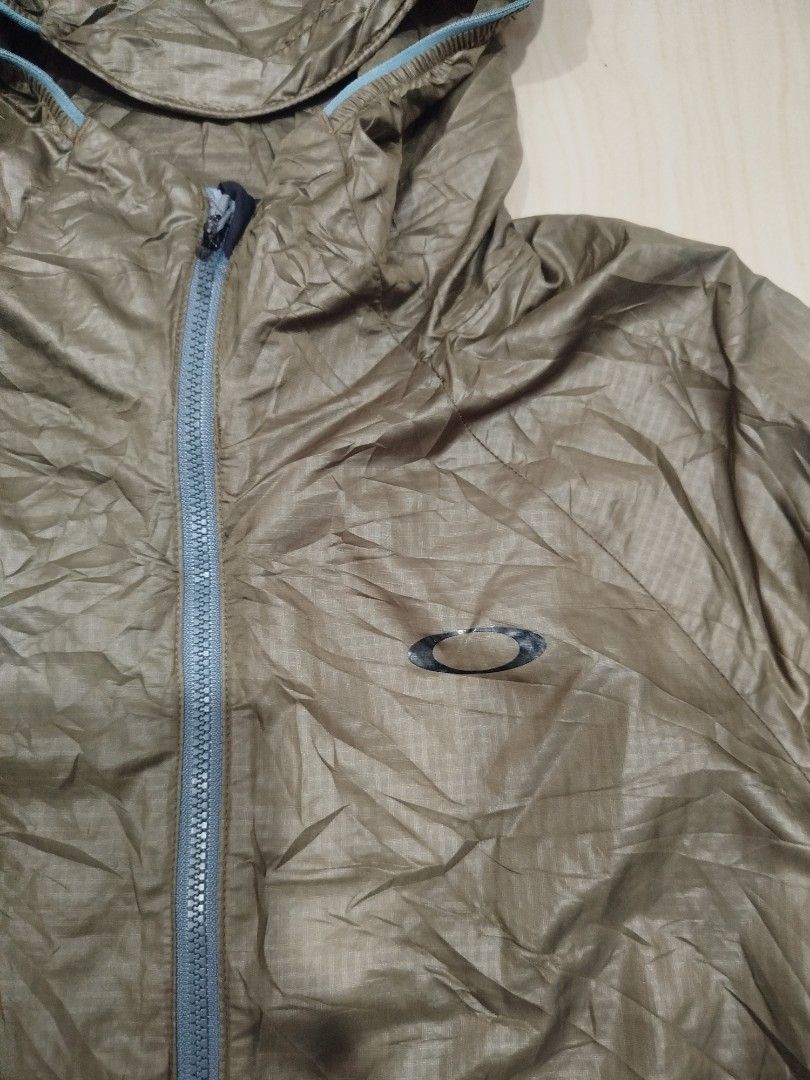 Oakley Enhanced Wind Anorak jacket (Category: Coats, Jackets and Outerwear) located in Aroroy. Submitted by dr0p-a-dr1p (Listing ID 1465647551, Image 3). Description: Width: 21 Length l: 27 - Brand: Oakley - Color: Olive green - Size/Fit: M to L - Material: Durable ripstop fabric - Features: Half-zip front closure, attached hood, and side zipper for easy wear and ventilation - Origin: Made in Vietnam - Ideal for: Outdoor runs or breezy weather la