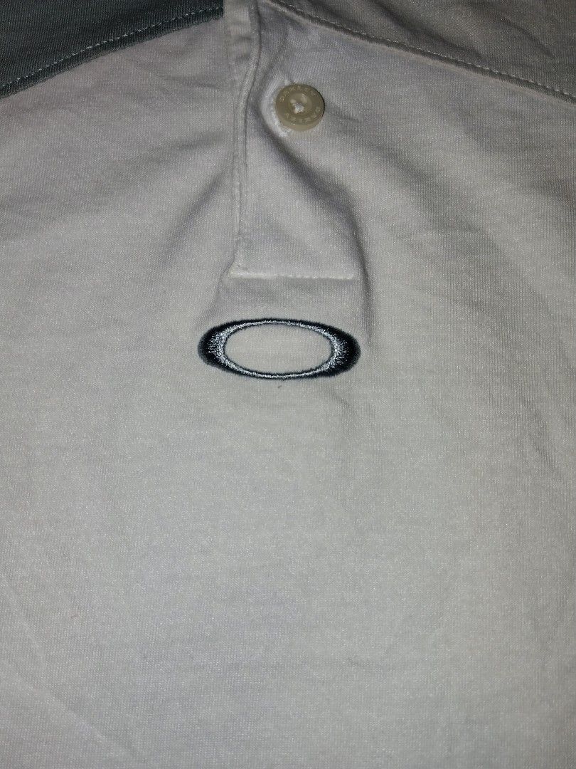 Oakley polo embroidery logo (Category: Tshirts & Polo Shirts ) located in Barili. Submitted by francis88z (Listing ID 1465755202, Image 2). Description: Oakley polo embroidery logo size large W22.5 L31 excellent to new condition no issue 1250+sf.