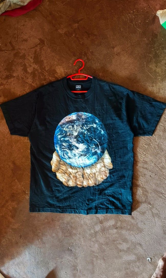 OBEY 'No Sides On Round Planet' (Category: Tshirts & Polo Shirts ) located in Manila. Submitted by mackussil (Listing ID 1465618010, Image 1). Description: OBEY "No Sides On Round Planet" Size. Large Dimes 24x29.5.