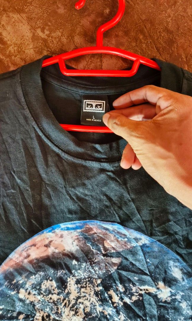 OBEY 'No Sides On Round Planet' (Category: Tshirts & Polo Shirts ) located in Manila. Submitted by mackussil (Listing ID 1465618010, Image 3). Description: OBEY "No Sides On Round Planet" Size. Large Dimes 24x29.5.