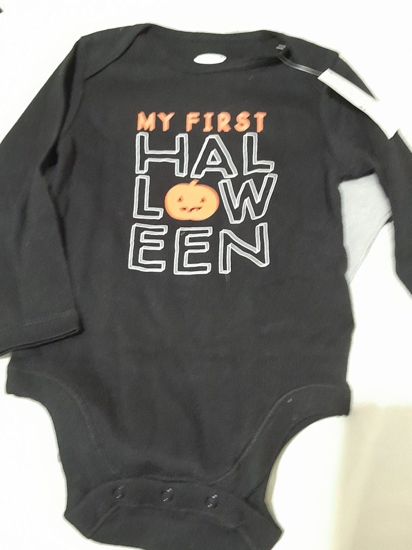Old Navy Halloween Baby Onesies (Category: Babies & Kids Fashion) located in Makati City. Submitted by mylynmylyn (Listing ID 1465671649, Image 2). Description: original brandnew item with tag black 18-24M grey 6-12m.