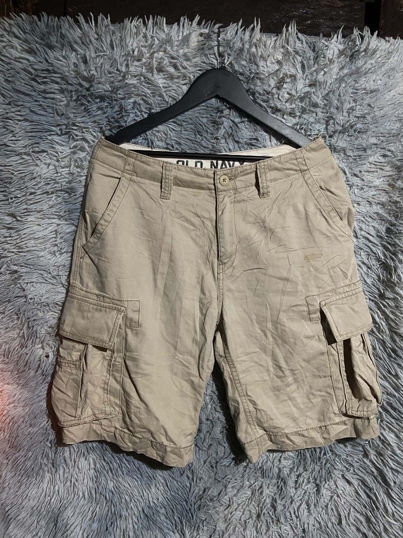 Old Navy Khaki Cargo Shorts (Category: Shorts) located in Lianga. Submitted by arwthrifts (Listing ID 1465706031, Image 1). Description: Old Navy CARGO SHORT excellent Condition no issue dimes: 32-34x21.5.