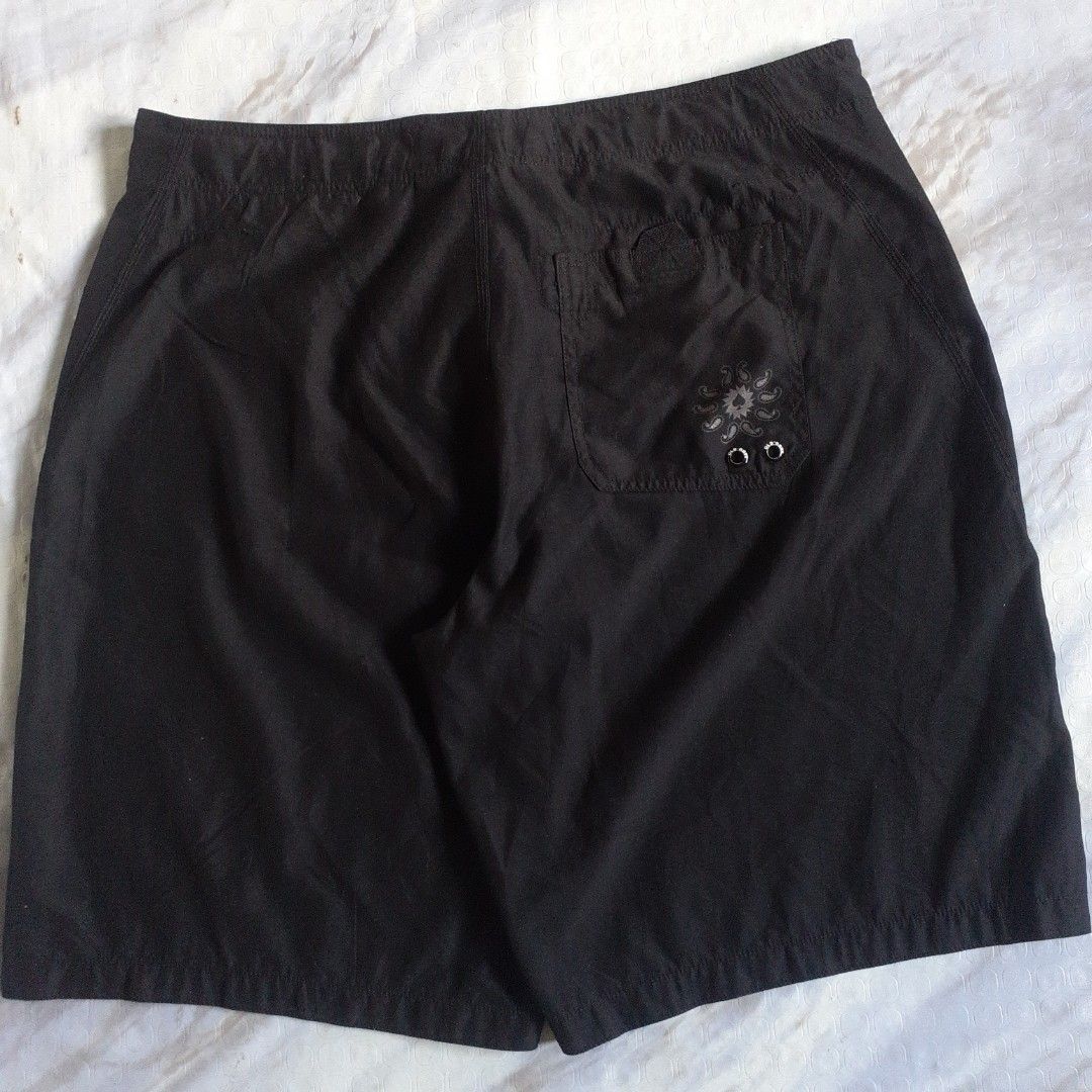 Old navy short bilhin nyona (Category: Shorts) located in Alaminos. Submitted by troyjared67 (Listing ID 1465616251, Image 2). Description: issue nilagyan ko ng tali yung waist malaki kase sakin eh waist 39 length 23.5 leg hole 14.
