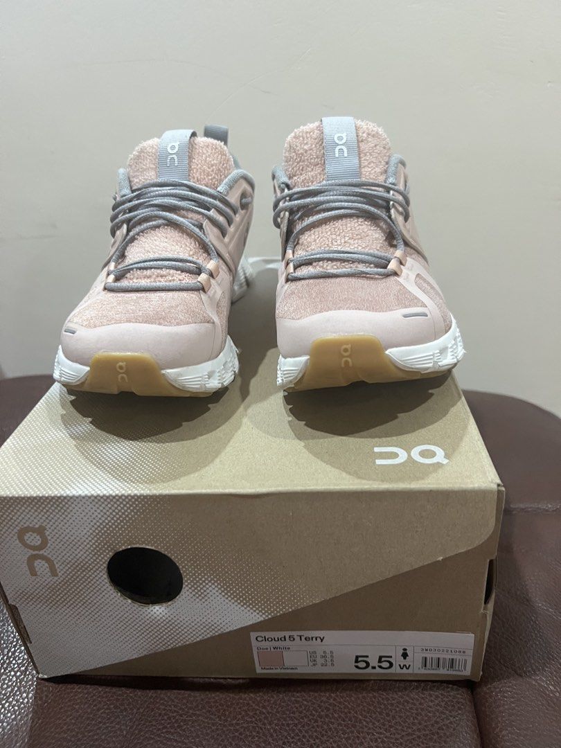 On Cloud 5 Terry Doe White Women's US 5.5 (Category: Sneakers) located in Baguio. Submitted by goldenowl_cd46d7 (Listing ID 1465672014, Image 2). Description: On Cloud 5 Terry sneakers in Doe White colorway. Women's size US 5.5, EU 36.5, UK 3.5, JP 22.5. Pinkish tone with grey laces and white CloudTec sole. Original box included. Like new condition Used only once .